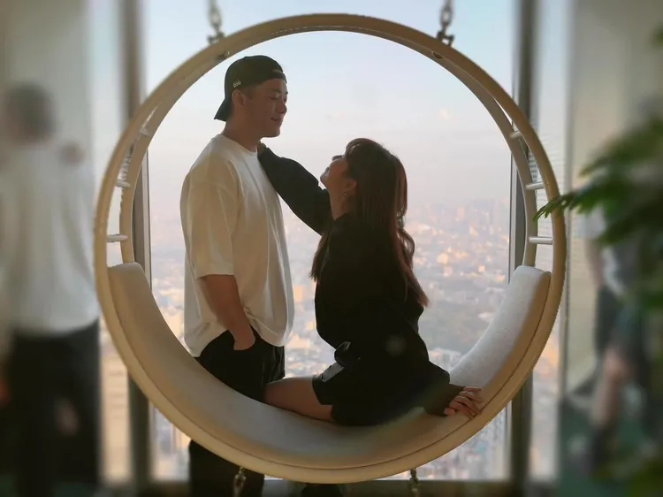 林萱瑜（右）PO出跟韓宜邦的合照。翻攝林萱瑜臉書