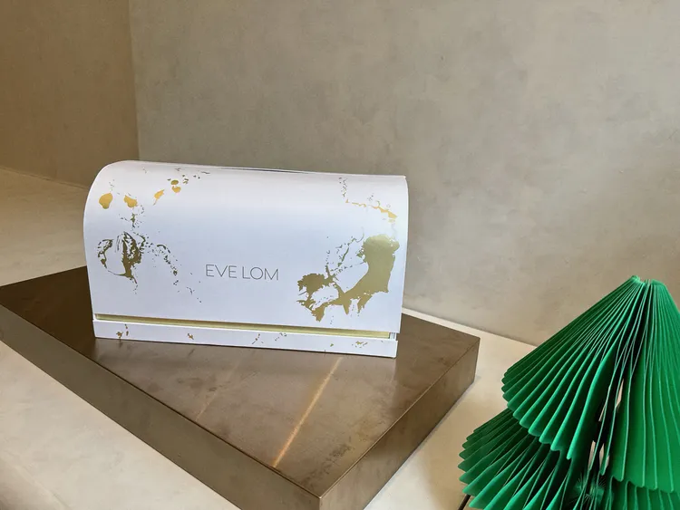 EVE LOM聖誕倒數月曆組，9900元。張家玲攝