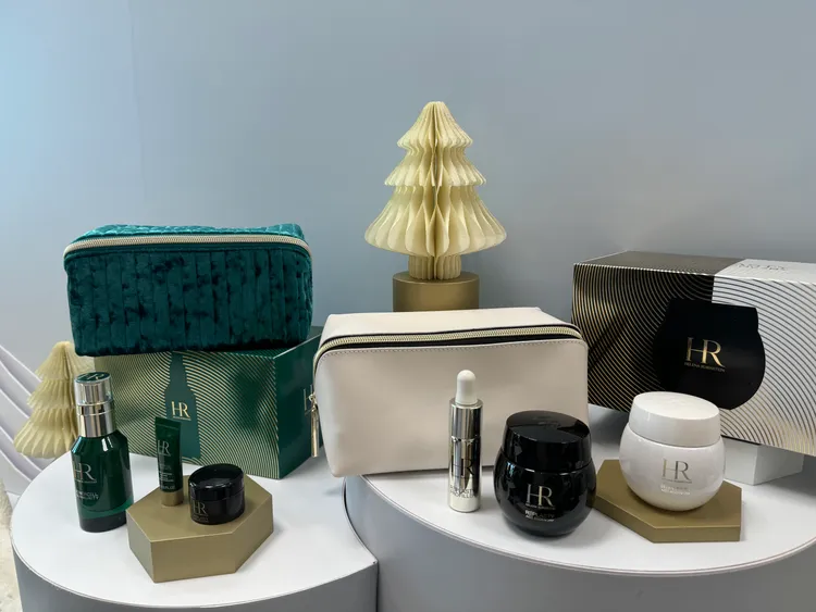 綠寶小奢華修護奢寵旅行組（左）4800元、黑白繃帶小奢華日夜修護旅行組（右）1萬1500元。張家玲攝