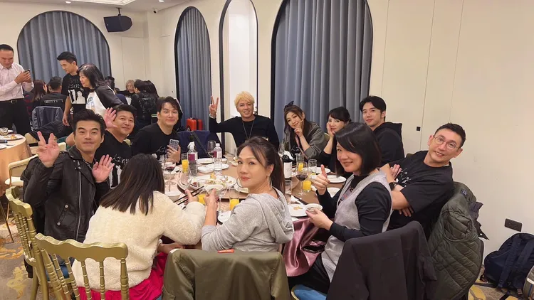 開麗家族敘舊氣氛歡樂。翻攝王海輪臉書