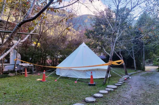 露營傳悲劇!一家3口燒炭取暖 母死2女送醫獲救