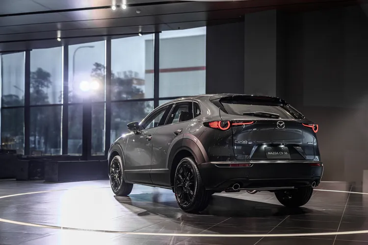Mazda CX-30外觀結合簡約優雅的魂動設計與細膩流暢的車身線條，營造出精品跨界休旅的氛圍。原廠照片