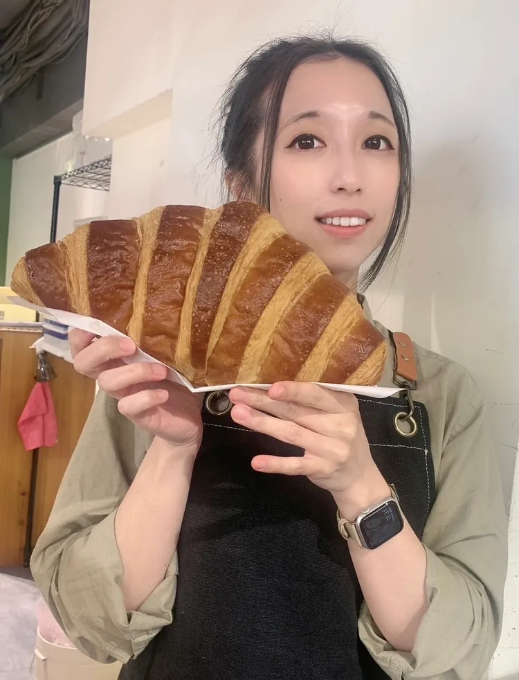 MissV Bakery巨可頌尺寸超過32公分。業者提供