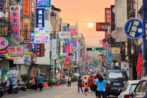 南投再現「曼哈頓奇緣」 民族路封街拍懸日!惜太陽提早收工