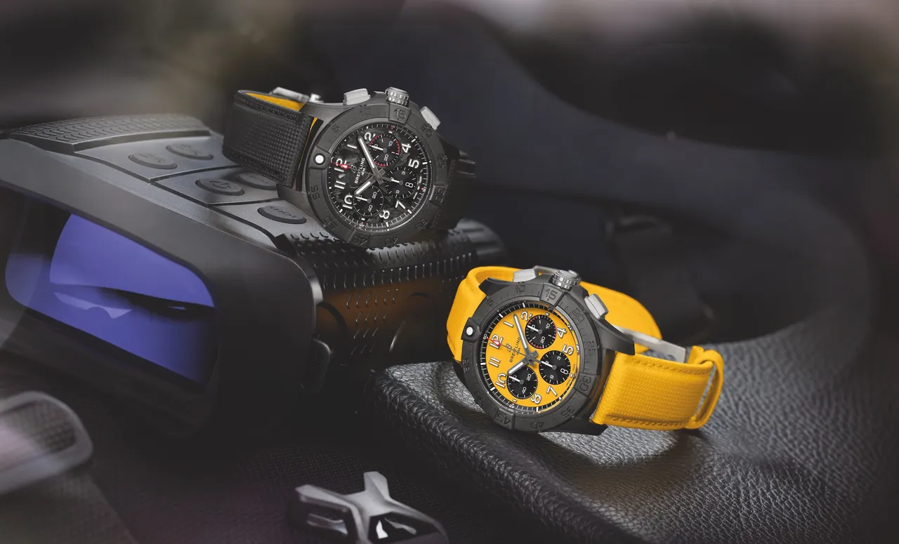 Avenger B01 Chronograph 44 Night Mission復仇者夜間任務計時腕錶。品牌提供