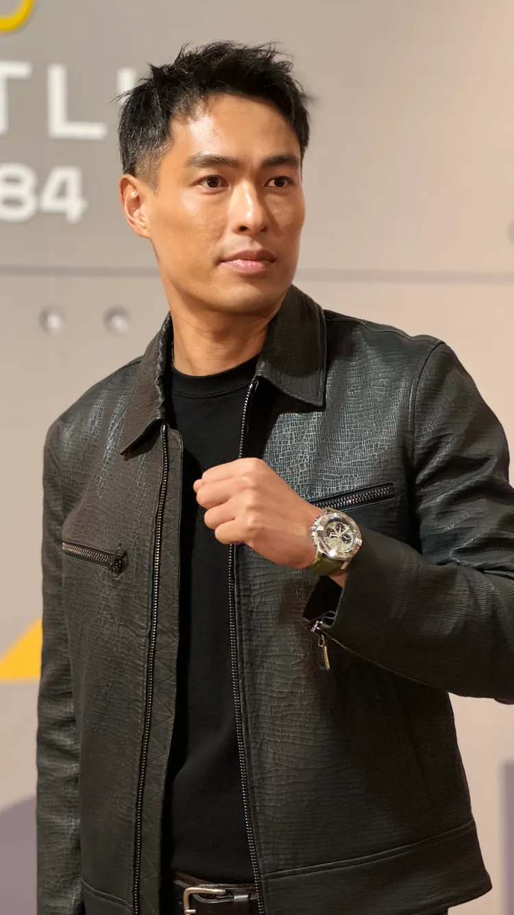 楊祐寧戴上綠色的Avenger B01 Chronograph 44復仇者計時腕錶帥氣亮相。張家玲攝