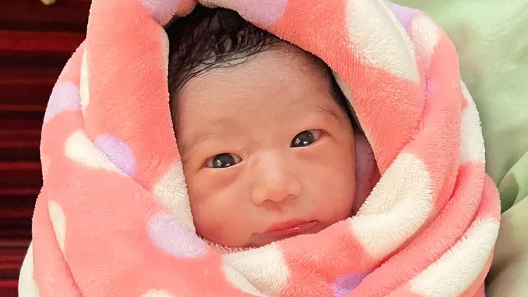 葉家妤生下第3胎，老公陳宇風開心報喜。翻攝陳宇風臉書