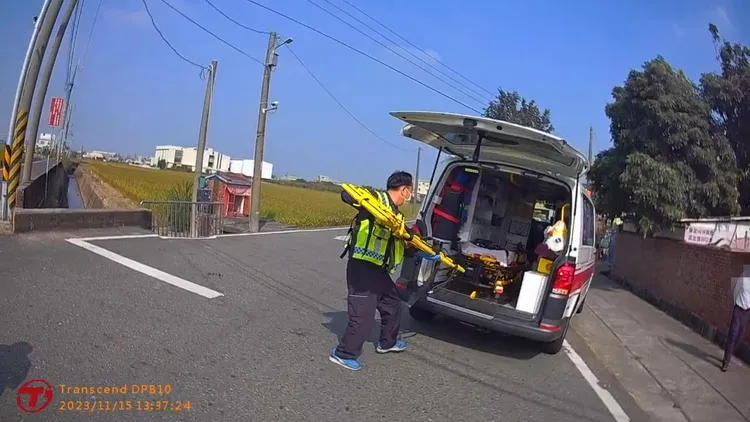 騎士送醫不治。讀者提供