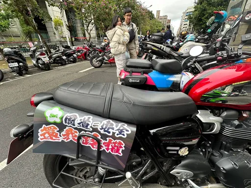 不讓上國道!百輛重機交通部旁抗議 車友:國5沒嚴重摩托車事故