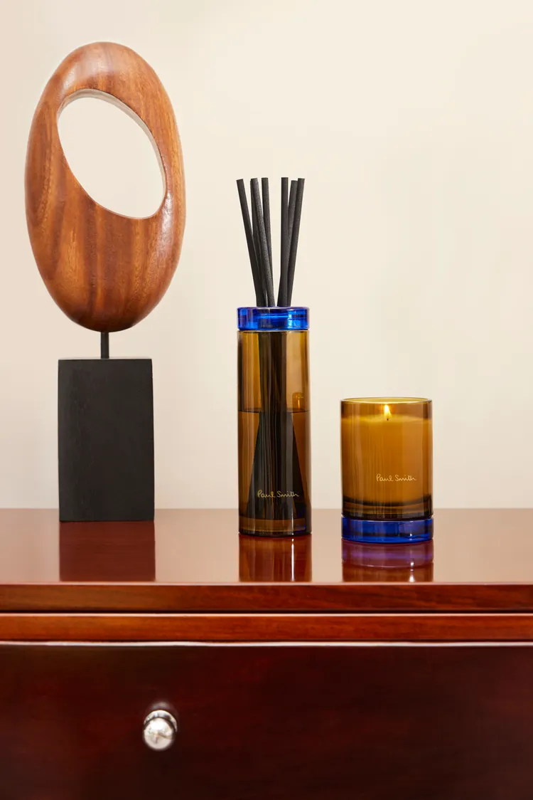 擴香瓶或蠟燭罐可用來當作花瓶或收納瓶。品牌提供