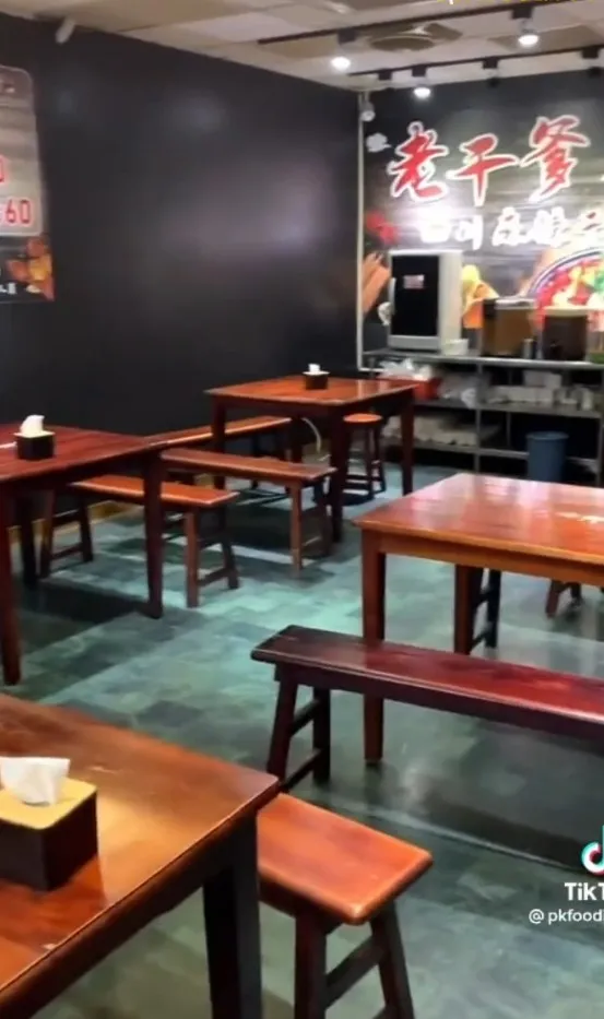 位在高雄市三民區老干爹四川麻辣干鍋，店內用餐環境。TikTok@pkfoodie182 / IG：pkfoodie182 提供