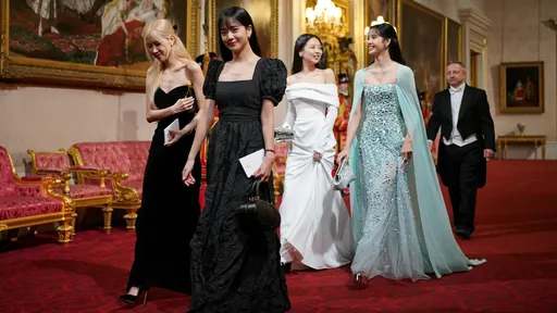 BLACKPINK白金漢宮飄仙氣 4姝各擁風情比「衣Q」