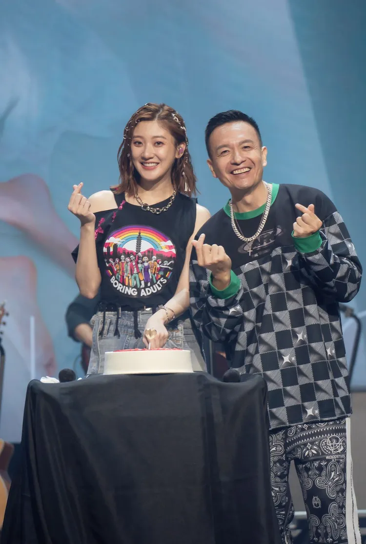 小鐘擔任嘉賓幫慶生。鑫羽工作室提供