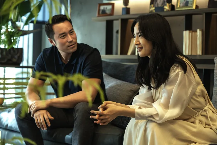 林依晨（右）和張孝全飾演青梅竹馬。甲上提供