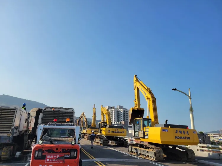 陳其邁市長一聲令下，拆除工程啟動。工務局提供