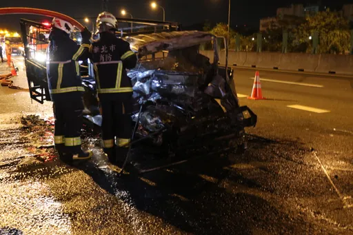 國1汐止段火燒車畫面曝光 批貨遇死劫!駕駛追撞油罐車燒成焦屍慘死