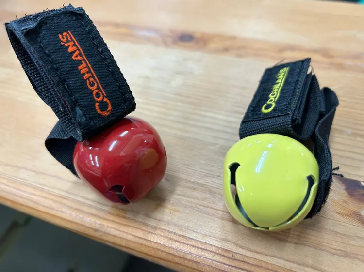 進入黑熊潛在棲息山域活動，請隨身攜帶熊鈴，避免與熊不期而遇。林業保育署台中分署提供