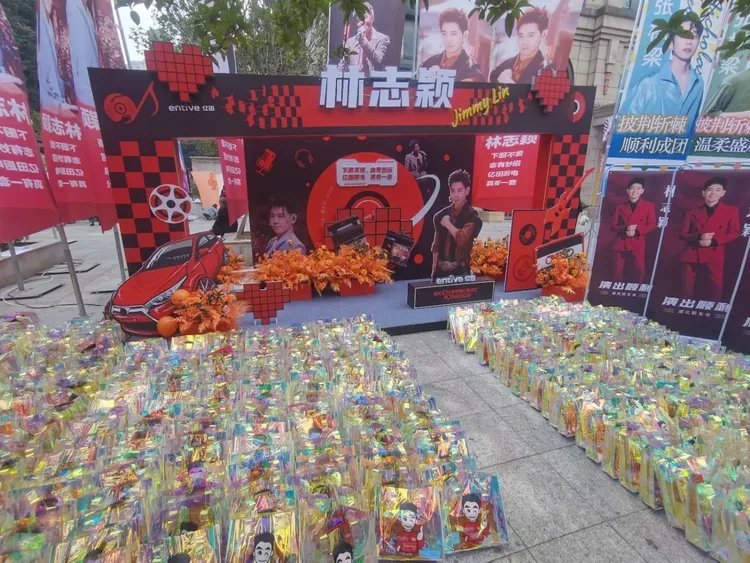 林志穎歌迷不僅華麗布置現場，也自備應援小物。翻攝中了一種叫小志的毒微博