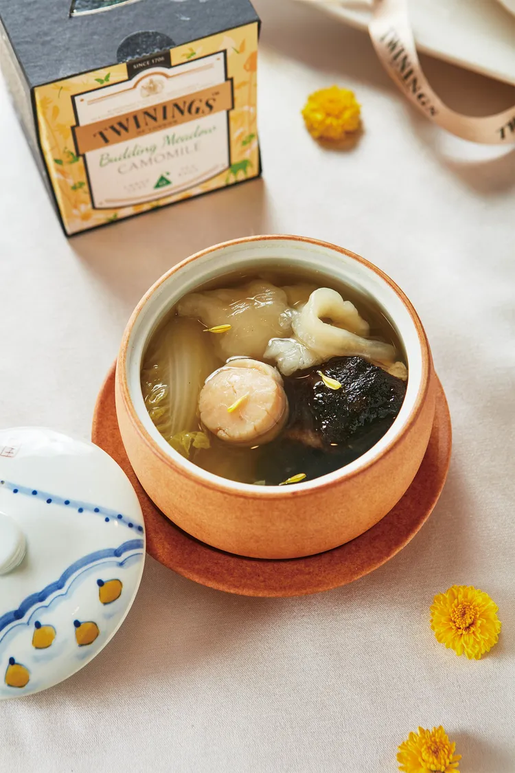 澄清雞湯瑤柱燉花膠。唐寧茶TWININGS提供