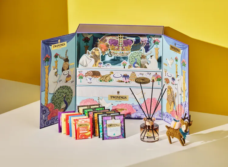 唐寧皇室榮耀禮盒定價2980元，促銷價2680元。唐寧茶TWININGS提供