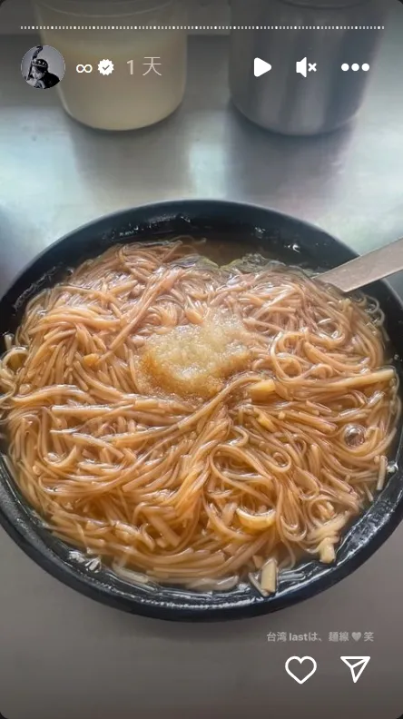 滿島光也在IG限動分享滿滿蒜泥的麵線。取自滿島光IG