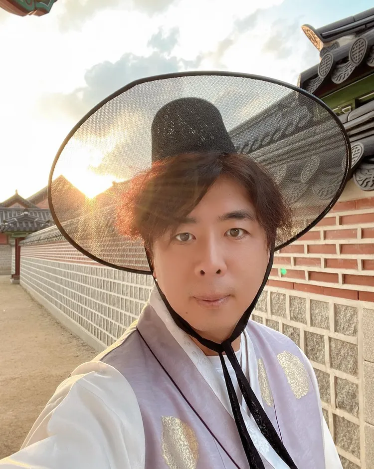 梁赫群時常全家出國旅行，日前特地到景福宮朝聖韓劇景點。年代提供