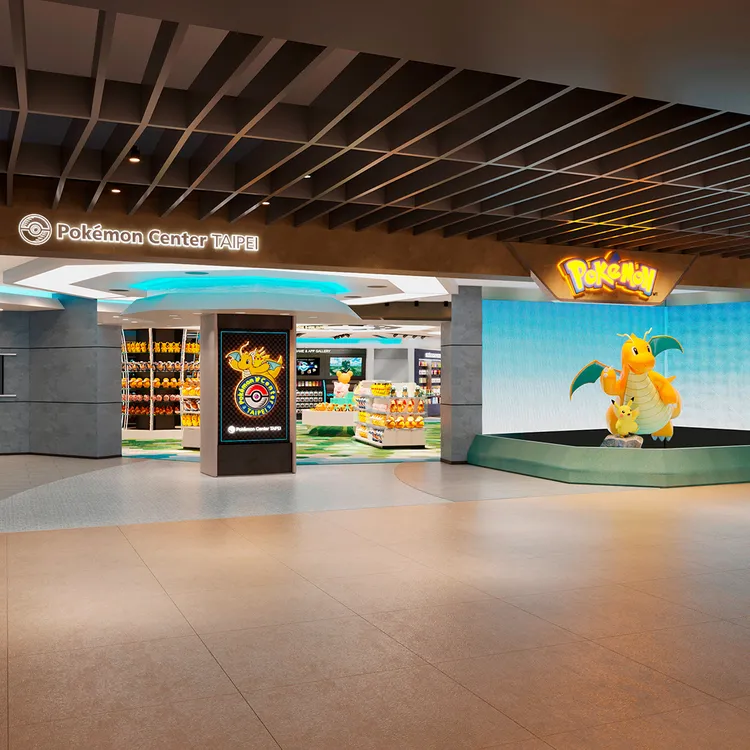 台灣寶可夢中心入口處有「快龍」和皮卡丘迎接大家。翻攝自寶可夢台灣臉書