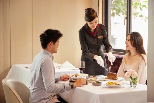 王品明年再釋1200名職缺 月薪上看6.5萬