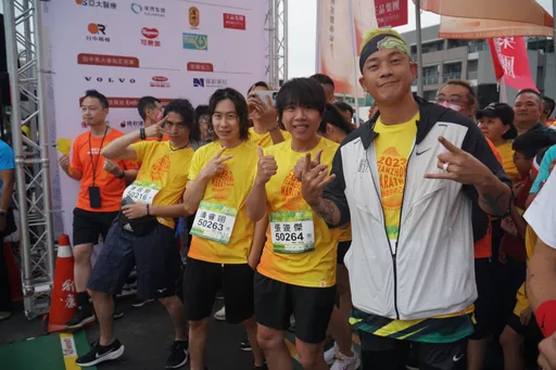 搖滾樂團領跑田中馬拉松 葛萊美獎得主也來參賽