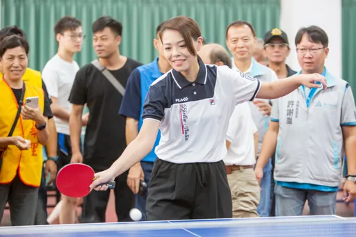 竹市金雅樂活協會桌球賽 高虹安開球與民同樂