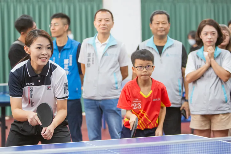高虹安與小選手同台較技。新竹市府提供