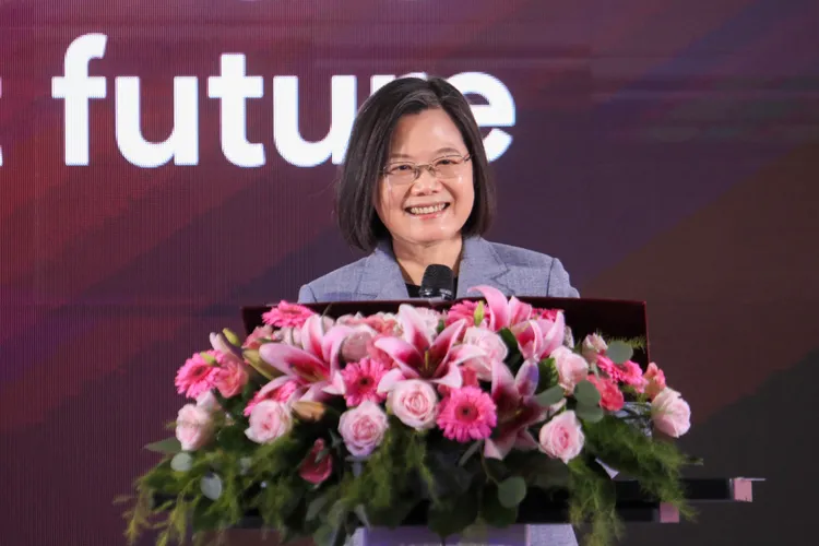 蔡英文總統認為，美光在台擴大投資，代表肯定台灣是安全可靠的投資地點。市府提供