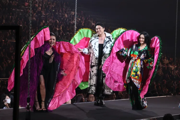 艾怡良（左起）、HUSH和徐佳瑩化身蚌殼精。攝影中心攝