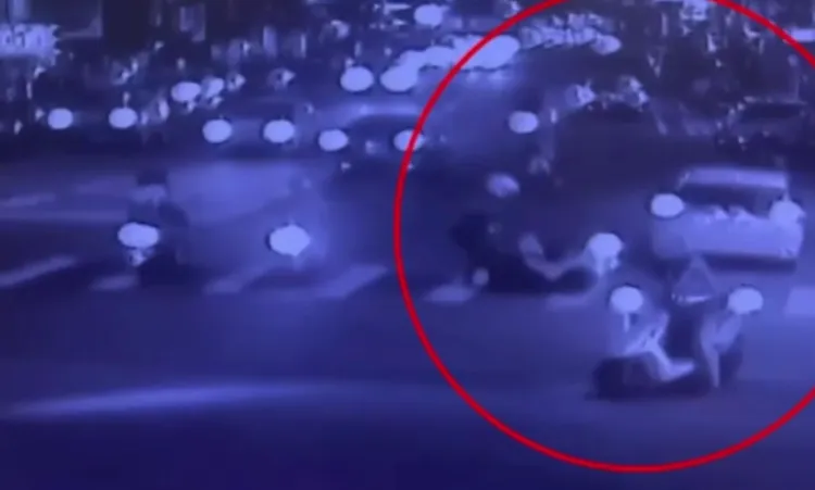 周男拒檢衝撞警員。翻攝畫面