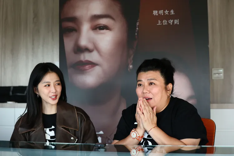 邵雨薇（左）和林美秀接受《壹蘋新聞網》專訪。彭欣偉攝