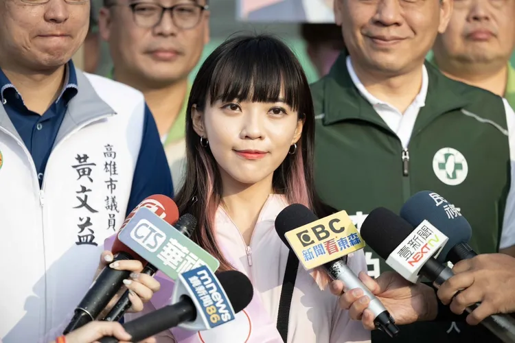 黃捷指出，謝長廷前市長從城市光廊的推動，開啟高雄城市轉型的起點。翻攝畫面