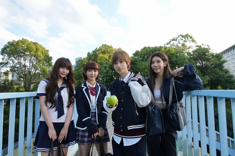 高顏值女團「BOOM！怪物星人」重溫穿上學生制服的感覺。相映音樂提供