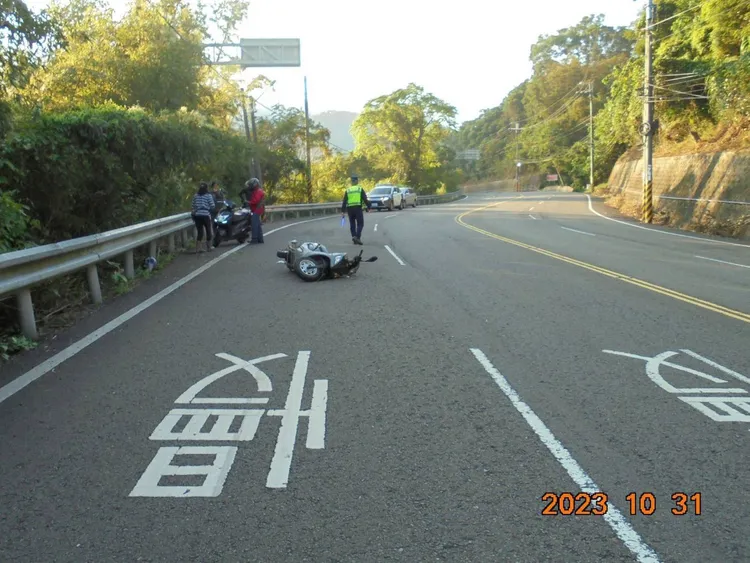 鍾姓騎士酒測值超標，疑酒駕肇禍。民眾提供