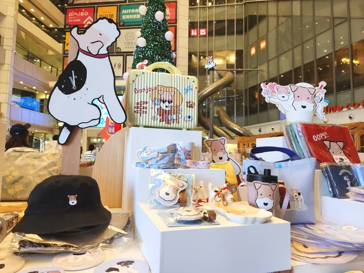 創Q Space快閃店特別規劃聖誕節禮品專區，精選眾多具有質感的IP聯名周邊商品。業者提供