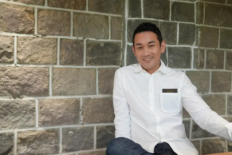 勛哥把和阿嬤的故事記錄下來。紅心字會提供