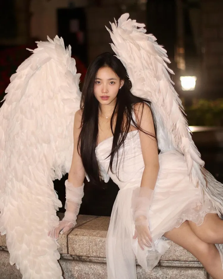 小S二女兒Lily為了萬聖節化身超美天使。翻攝Lily IG