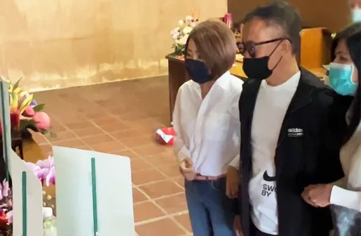 《紅人榜》歌手柯辰勳猝逝　于美人許常德靈堂道別：止不住淚水