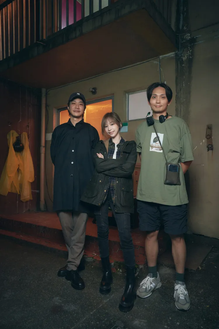 王心凌與殷振豪、薛仕凌開心合影。天晴娛樂