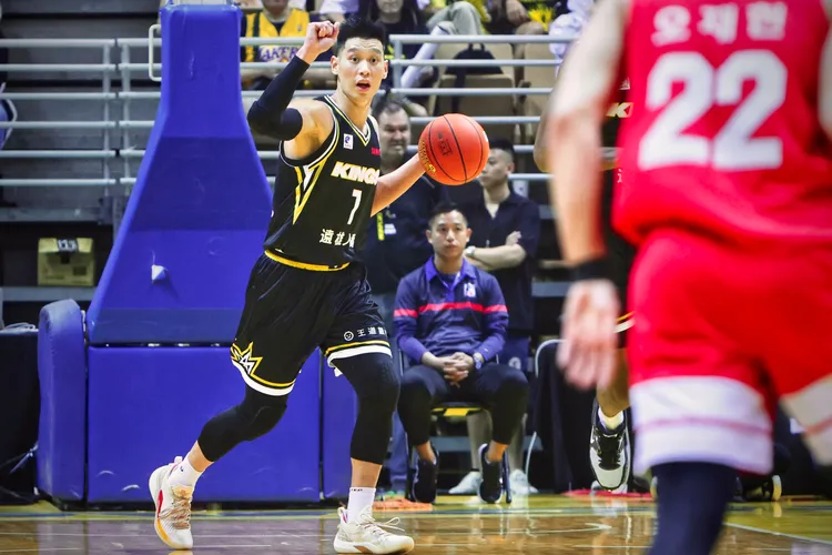 林書豪今拿下12分。  林林攝