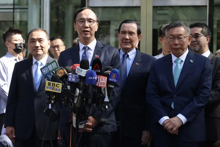 國民黨主席朱立倫(左二)、總統參選人侯友宜(左一)。資料照片，林林攝