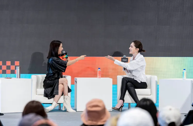 林依晨（左）和許瑋甯各自談及「傻白甜」角色。文策院提供