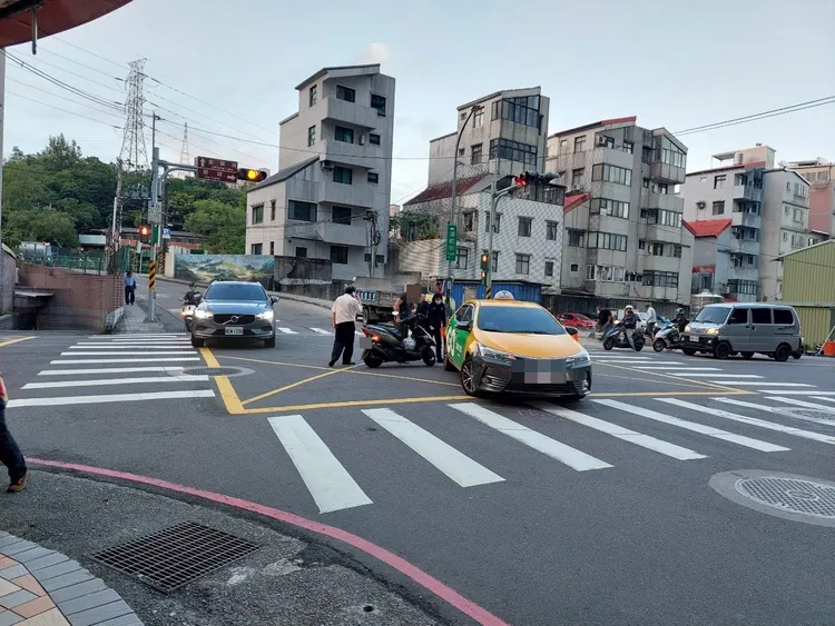 所幸事故無人受傷。翻攝畫面