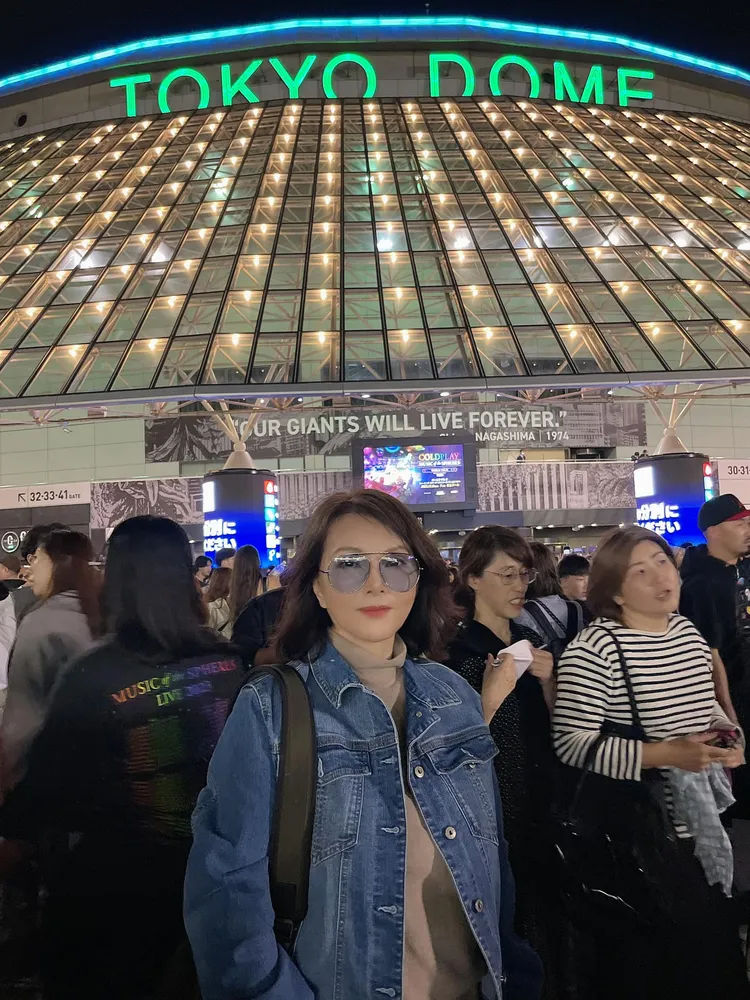 黃鶯鶯朝聖Coldplay東京場！翻攝黃鶯鶯臉書