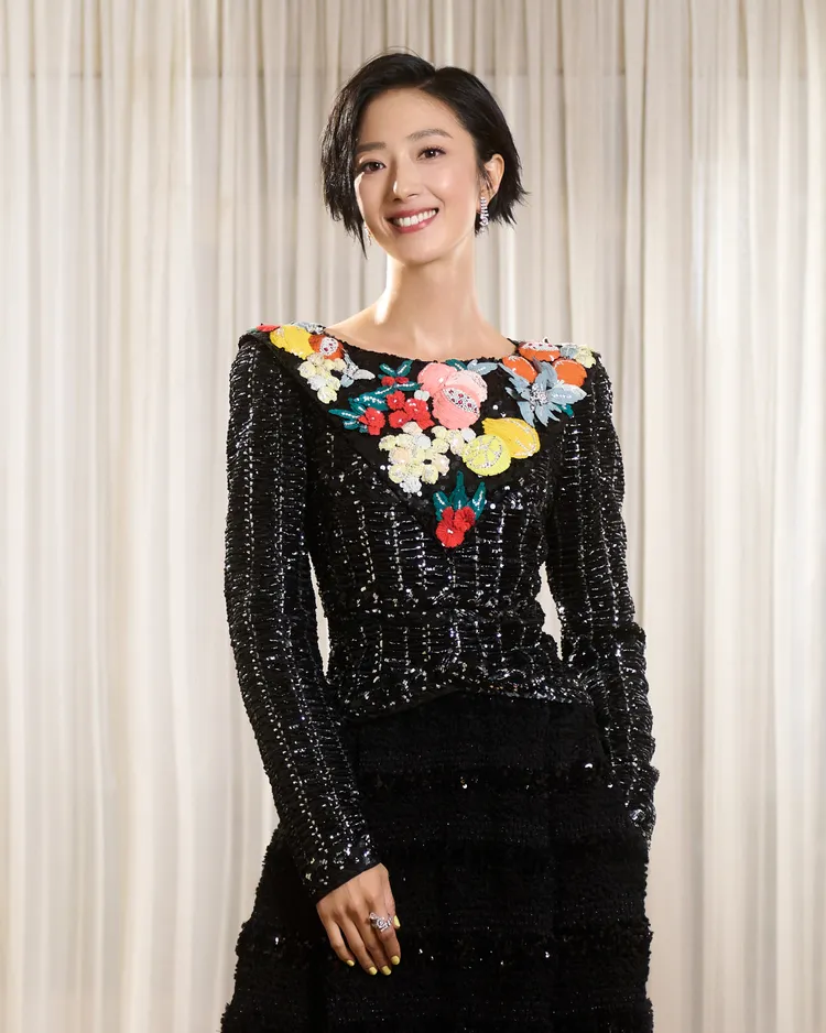 桂綸鎂當天的純色相當有氣質。品牌提供