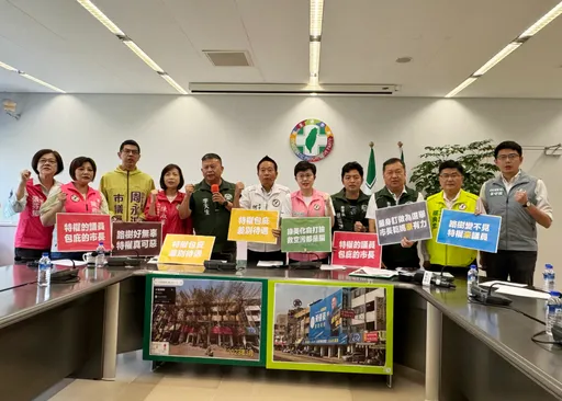 台中藍營選將競總行道樹被疑「特權移植」 反批賴清德看板路樹遭剃頭